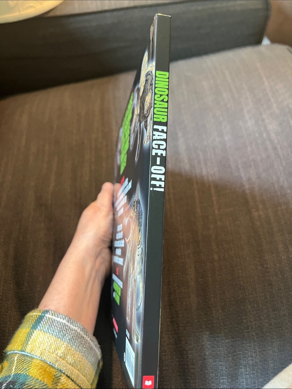 Scholastic Dinosaur Face Off! Book action packed with photos on every page - Picture 11 of 12